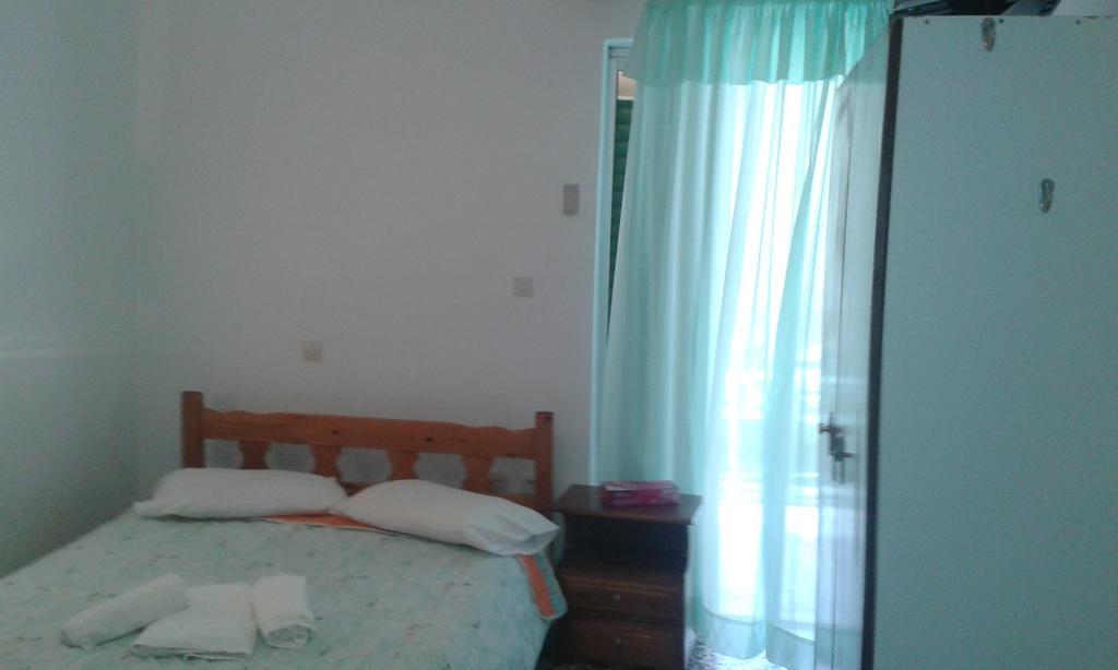 Manoleas Rooms To Let Leonídion Room photo