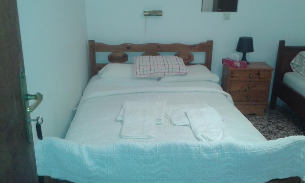 Manoleas Rooms To Let Leonídion Room photo