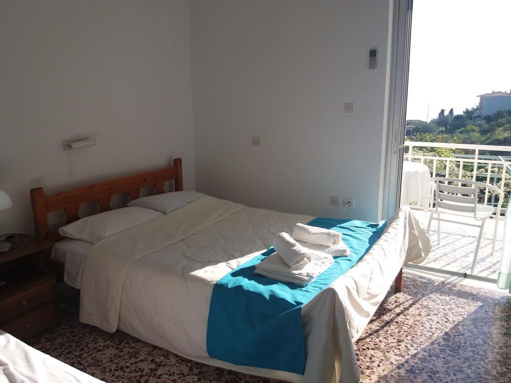 Manoleas Rooms To Let Leonídion Exterior photo